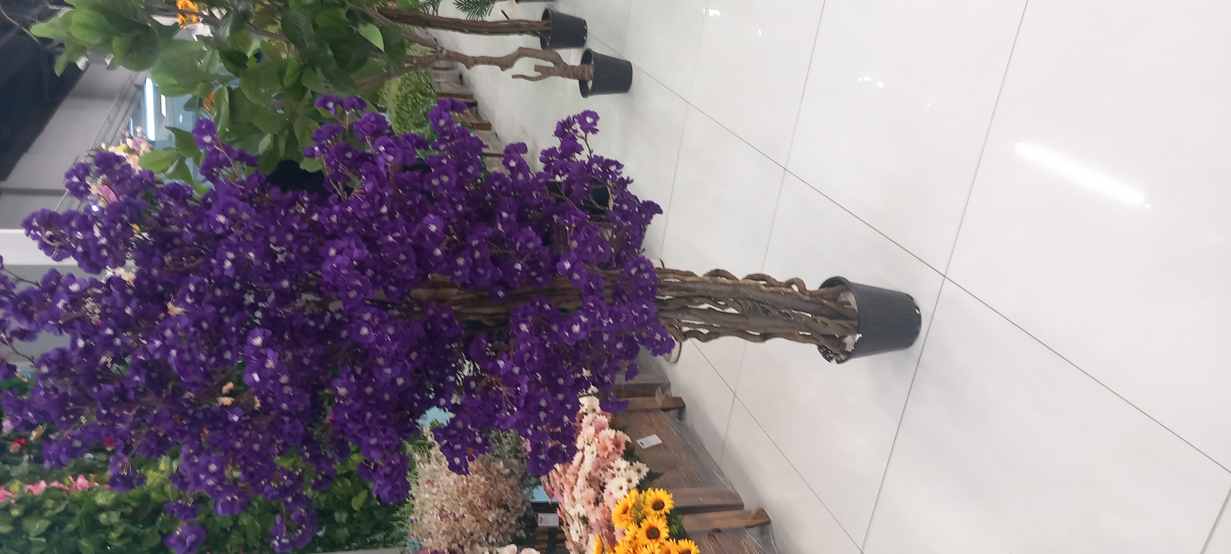 درختچه مصنوعی شکوفه رنگ بنفش با تنه طبیعی وریشه پیچ برای جلوه دادن به لمس طبیعی/ارسال فوری